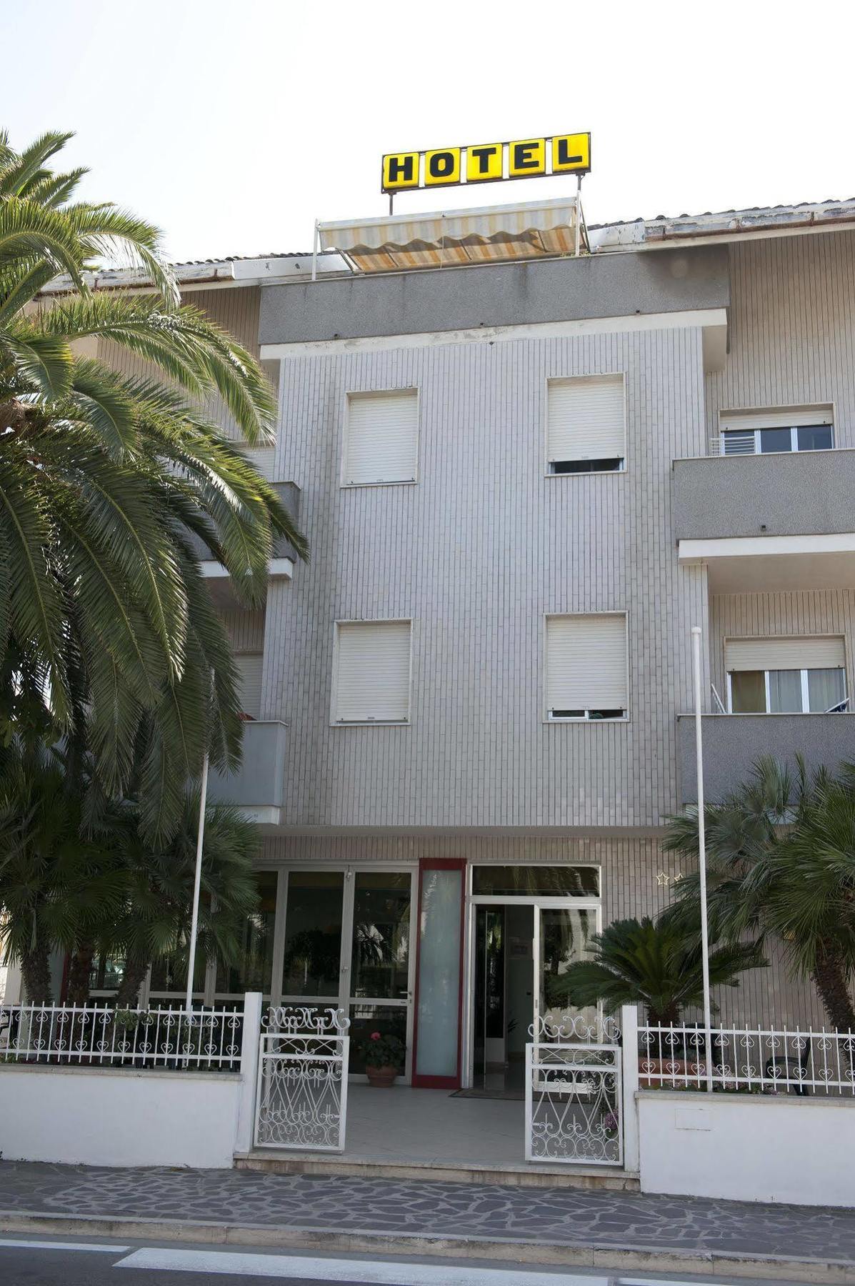 Hotel Caravel Vasto Bagian luar foto