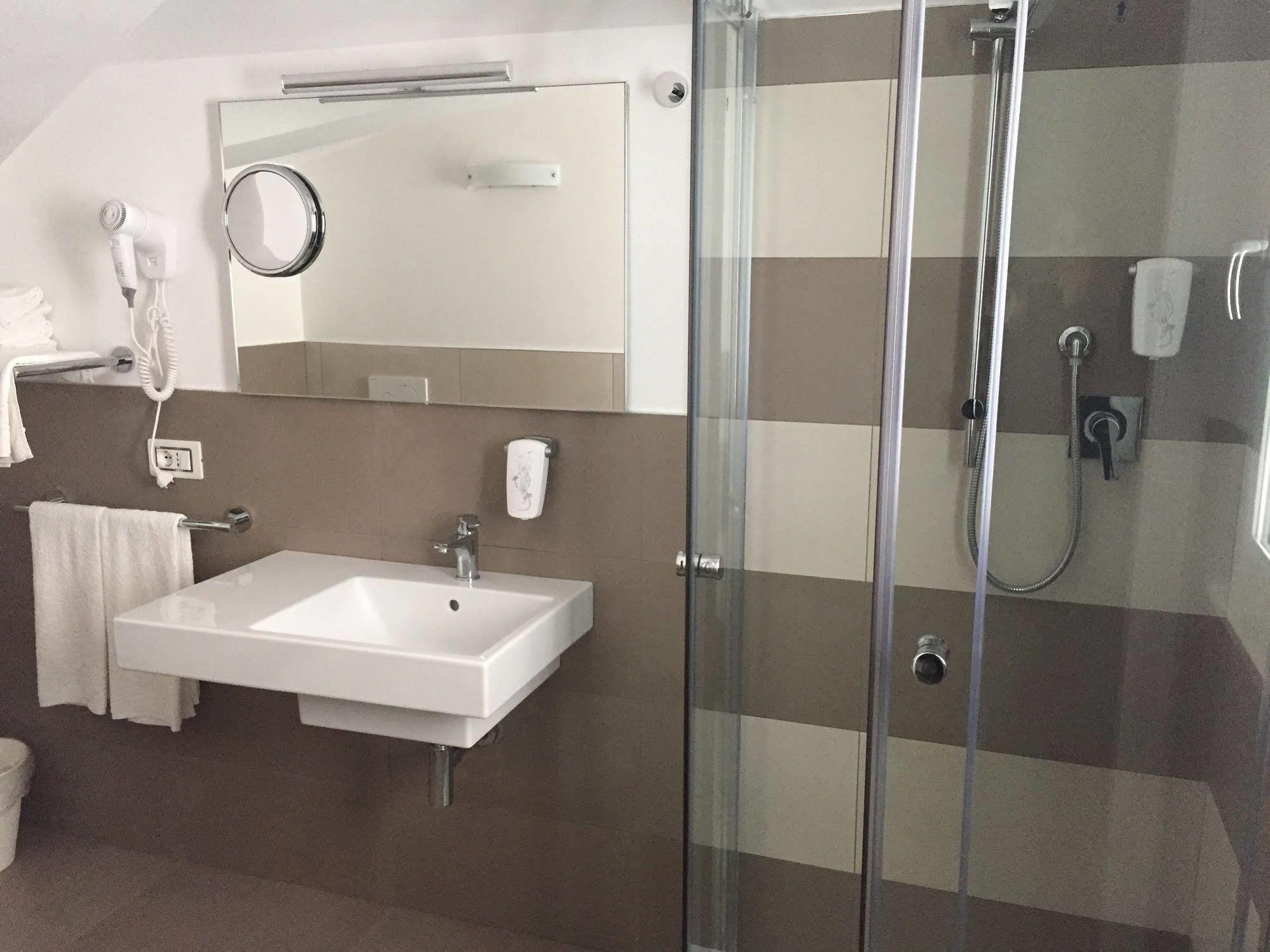 Hotel Caravel Vasto Bagian luar foto