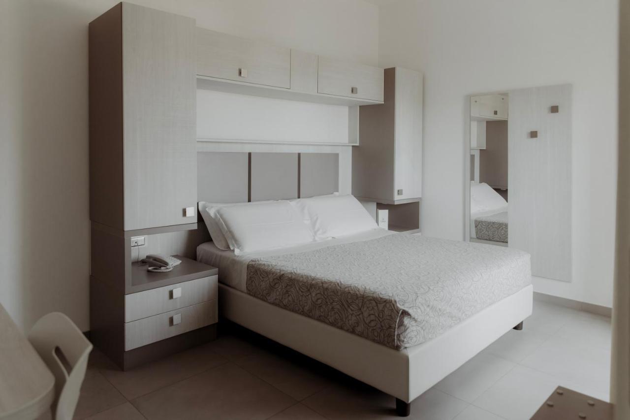 Hotel Caravel Vasto Bagian luar foto