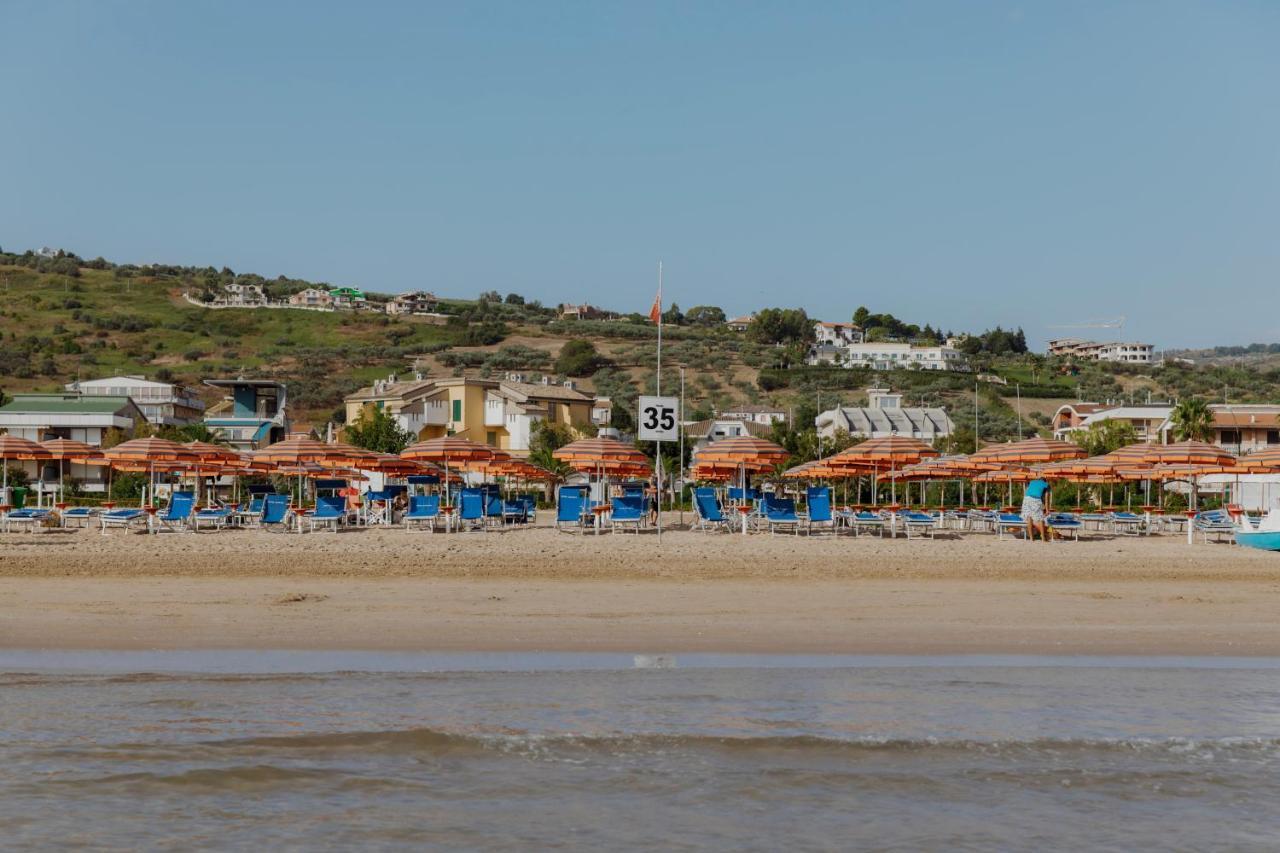 Hotel Caravel Vasto Bagian luar foto